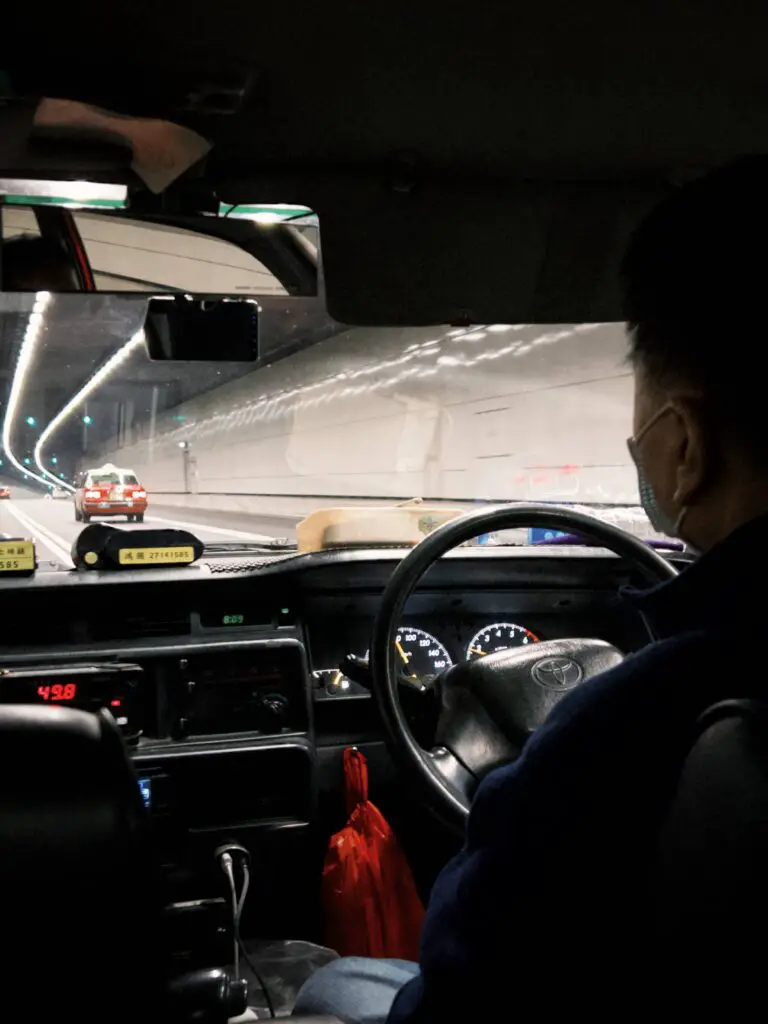 Hong Kong Airport Transfer Guide & How You Can Book