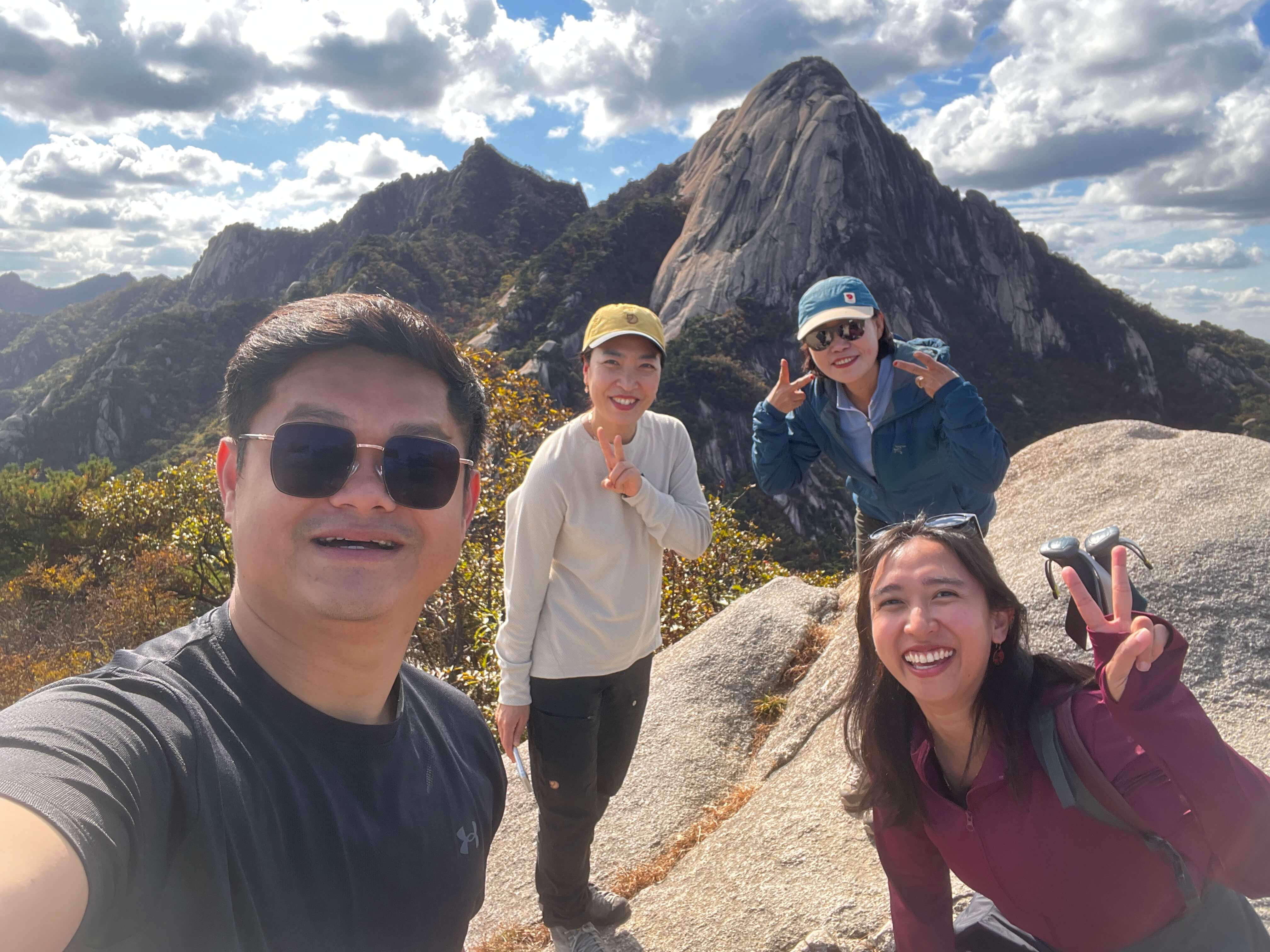 Hiking Yeongbong Peak in Bukhansan 10