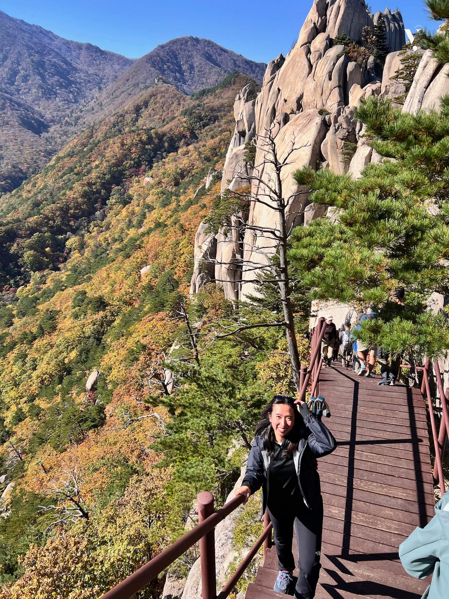 Hiking Ulsanbawi Rock 7