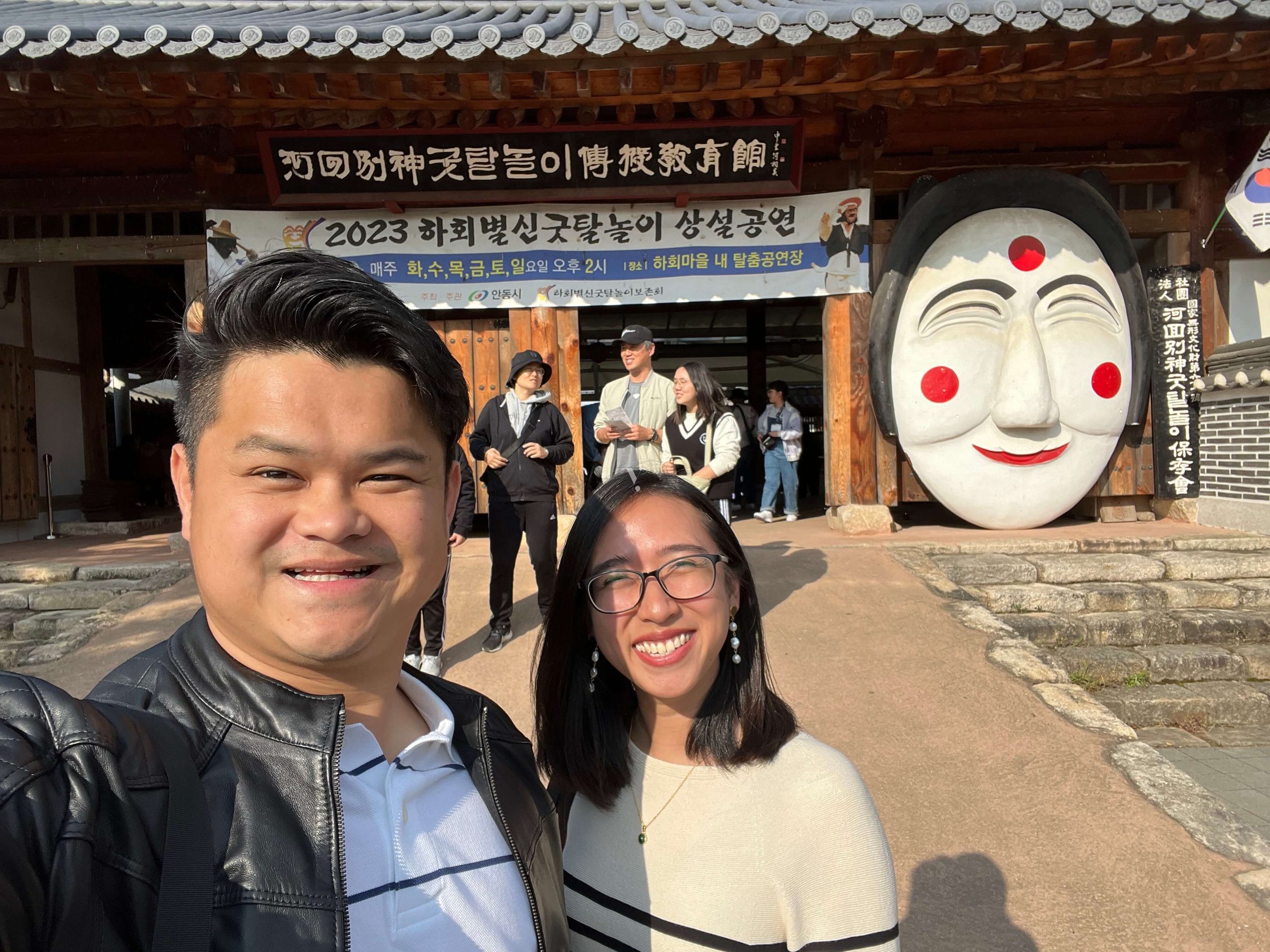 Best Day Trips from Seoul 14: A photo in front of the Hahoe Folk Village show area